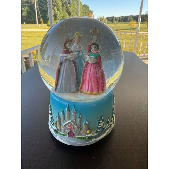 Disney Princesses Enesco Musical Water Snow Globe We Wish You a Merry Christmas - Picture 1 of 6